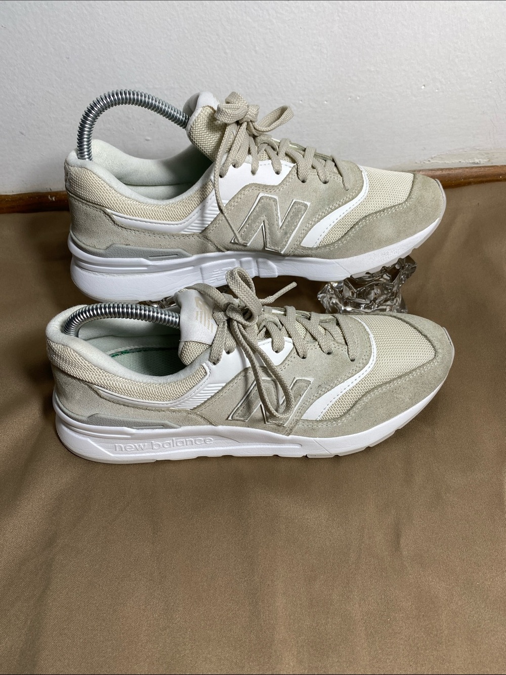 New Balance 997H Sneakers Women's 8.5 Beige White Low Top Lifestyle